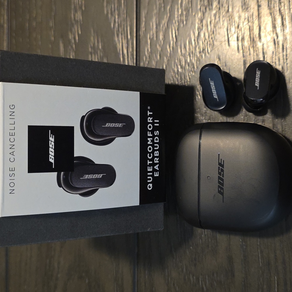 Bose QuietComfort Earbuds II - Sleek Black Design